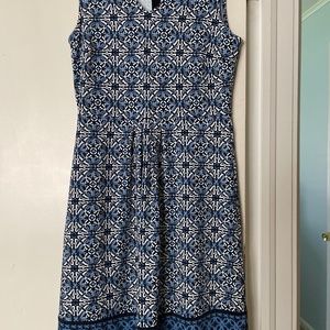 V neck sleeveless dress